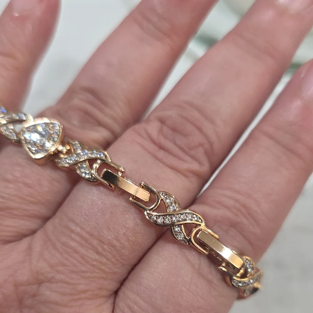 18k Elegant Gold Plated Beautiful Rhinstone Women's Bracelet - Picture 2 of 3